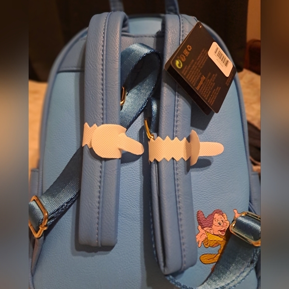 New With Tags Loungefly Stained Glass Snow White Mini Backpack Exclusive - Picture 3 of 7